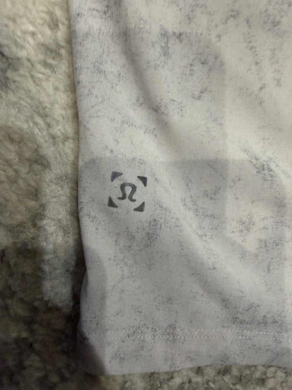 lululemon athletica Men’s Light Gray Marbled Athletic Shorts - Picture 3 of 3